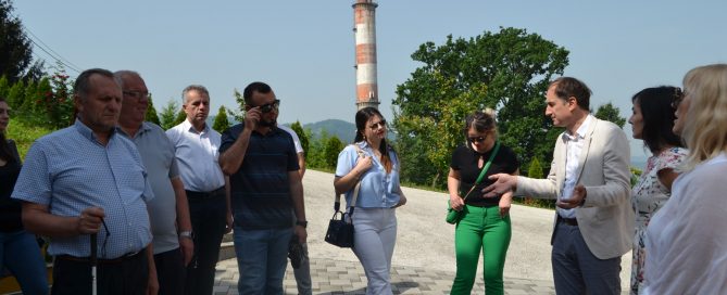 Učesnici slušaju o iskustvima centra Sumero