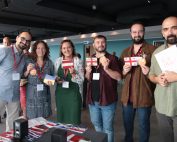 Predstavnici Caritasa Srbije sa posetiocima Open marketa
