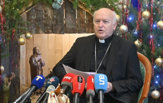 Nadbiskup Nemet čita poslanicu