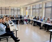 Predstavnici različitih sektora na lokalu uče o pristupačnoj komunikaciji