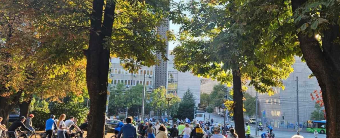 Biciklisti voze i šalj poruku - MENTALNO ZDRAVLJE BEZ GRANICA; PODRŠKA BEZ PREPREKA
