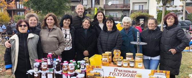 Žene iz ruralnih krajeva razmenjuju iskustva u vođenju posla