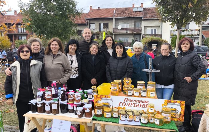 Žene iz ruralnih krajeva razmenjuju iskustva u vođenju posla