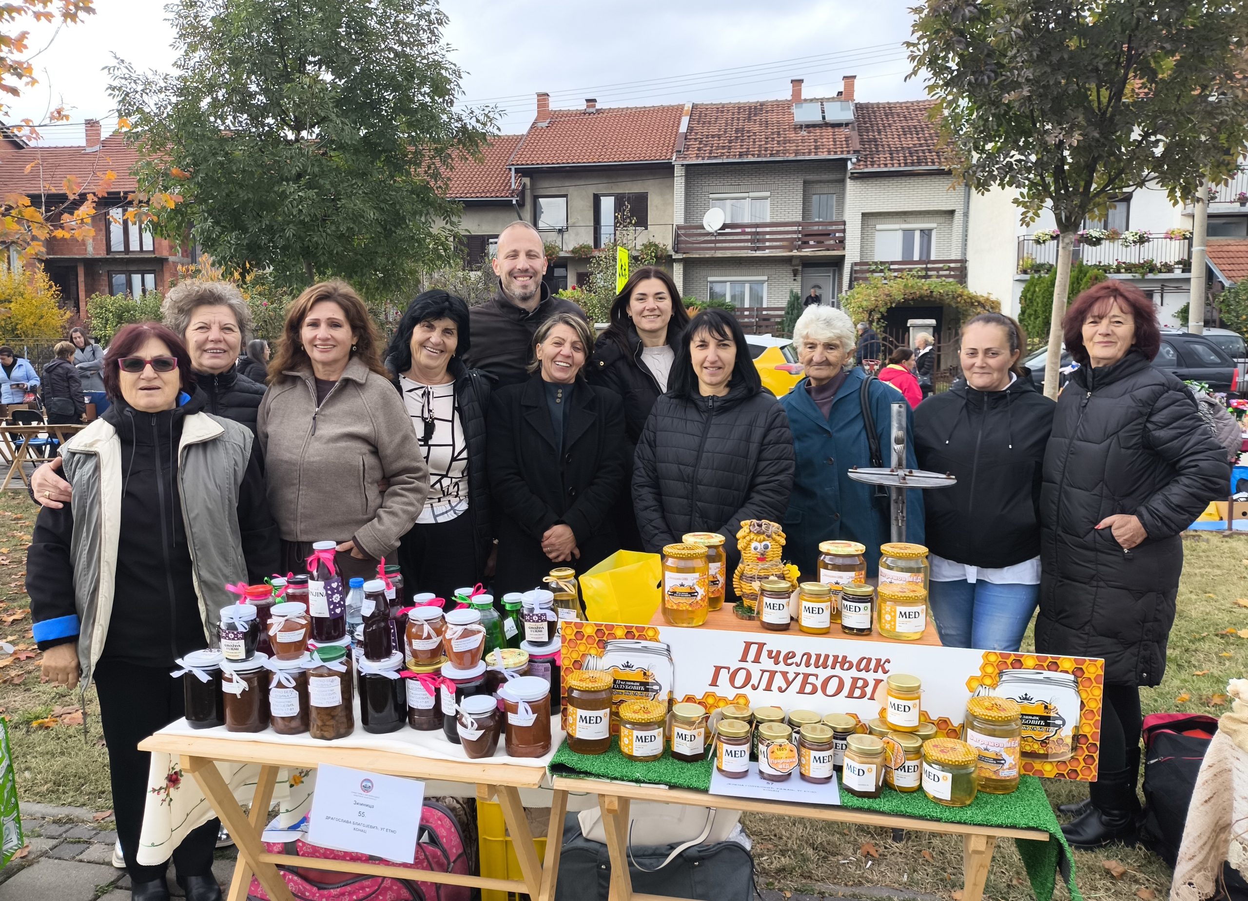Žene iz ruralnih krajeva razmenjuju iskustva u vođenju posla